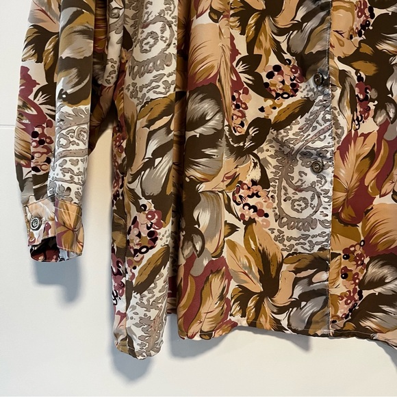 HER | Vintage Floral Button Up Shirt - Picture 4 of 15